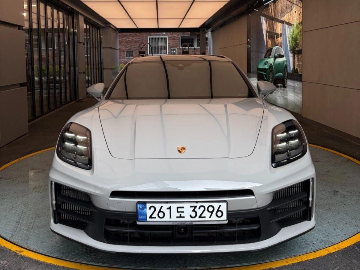 PORSCHE PANAMERA 976