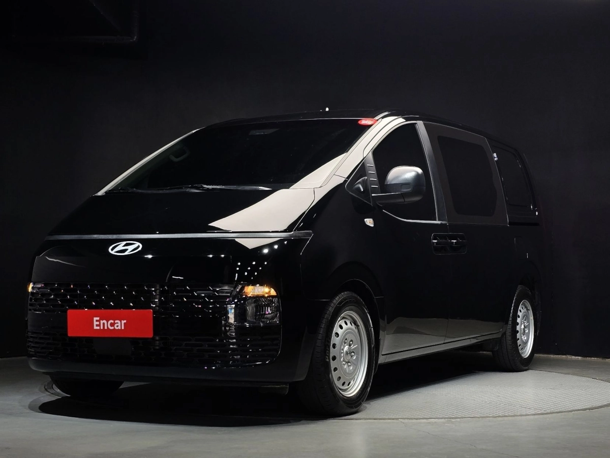 HYUNDAI STARIA 2025