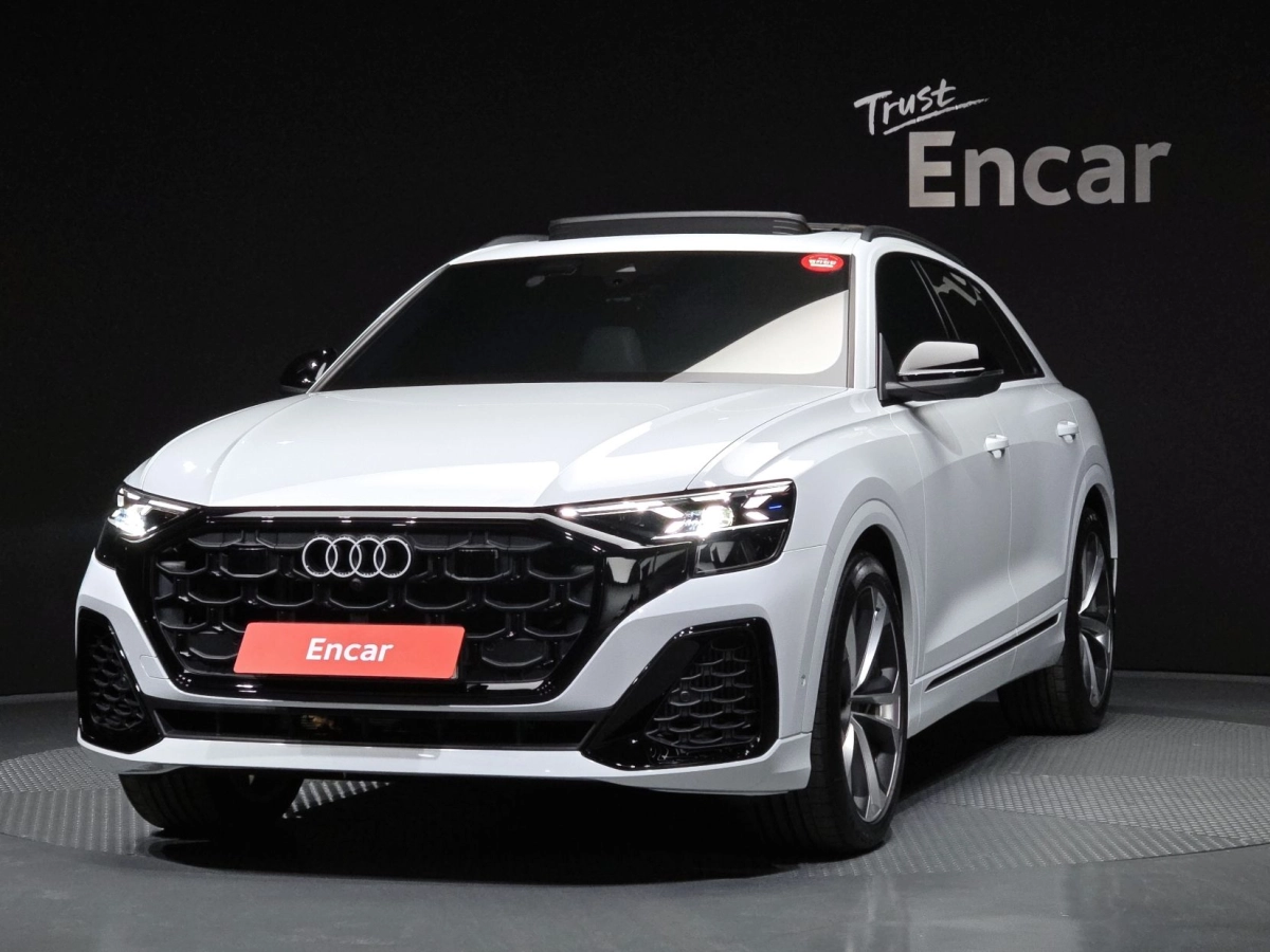 AUDI Q8 4M