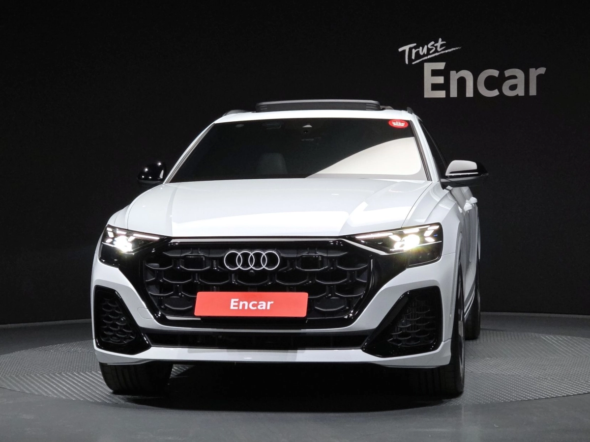 AUDI Q8 4M