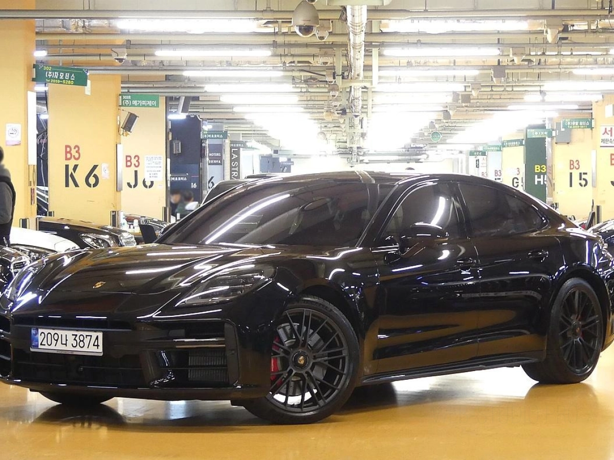 PORSCHE PANAMERA 976