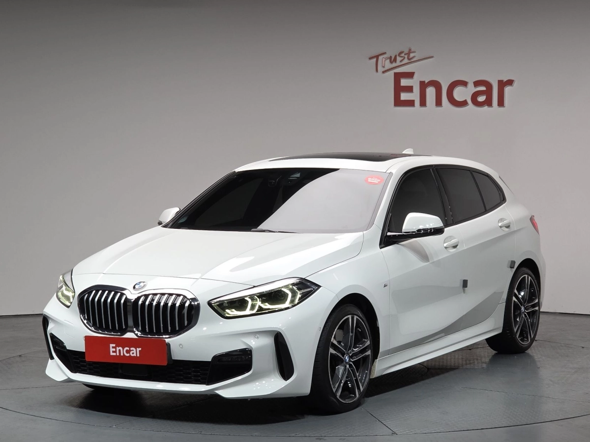 BMW 1-SERIES F40  2023