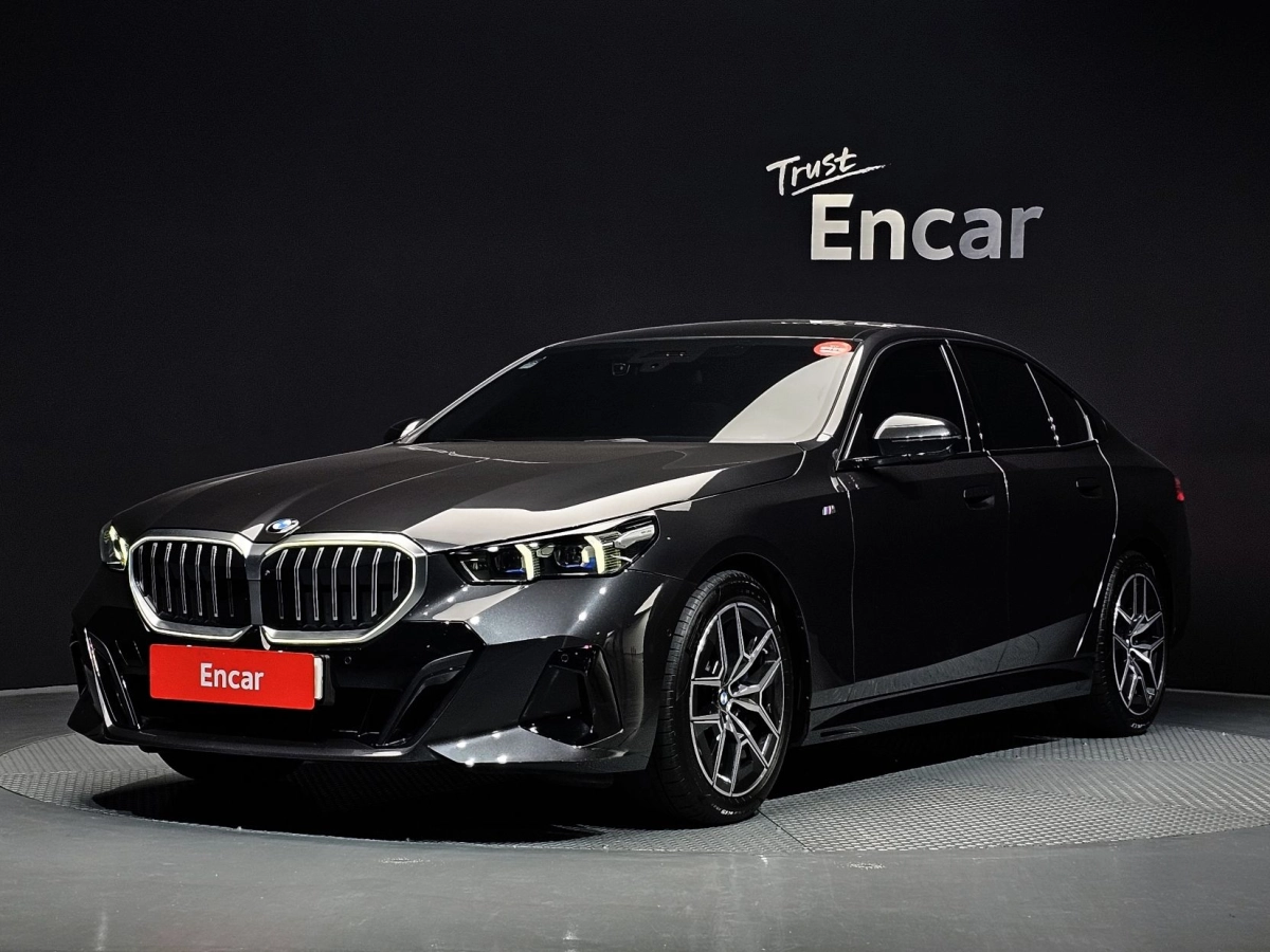 BMW 5-SERIES G60 2024