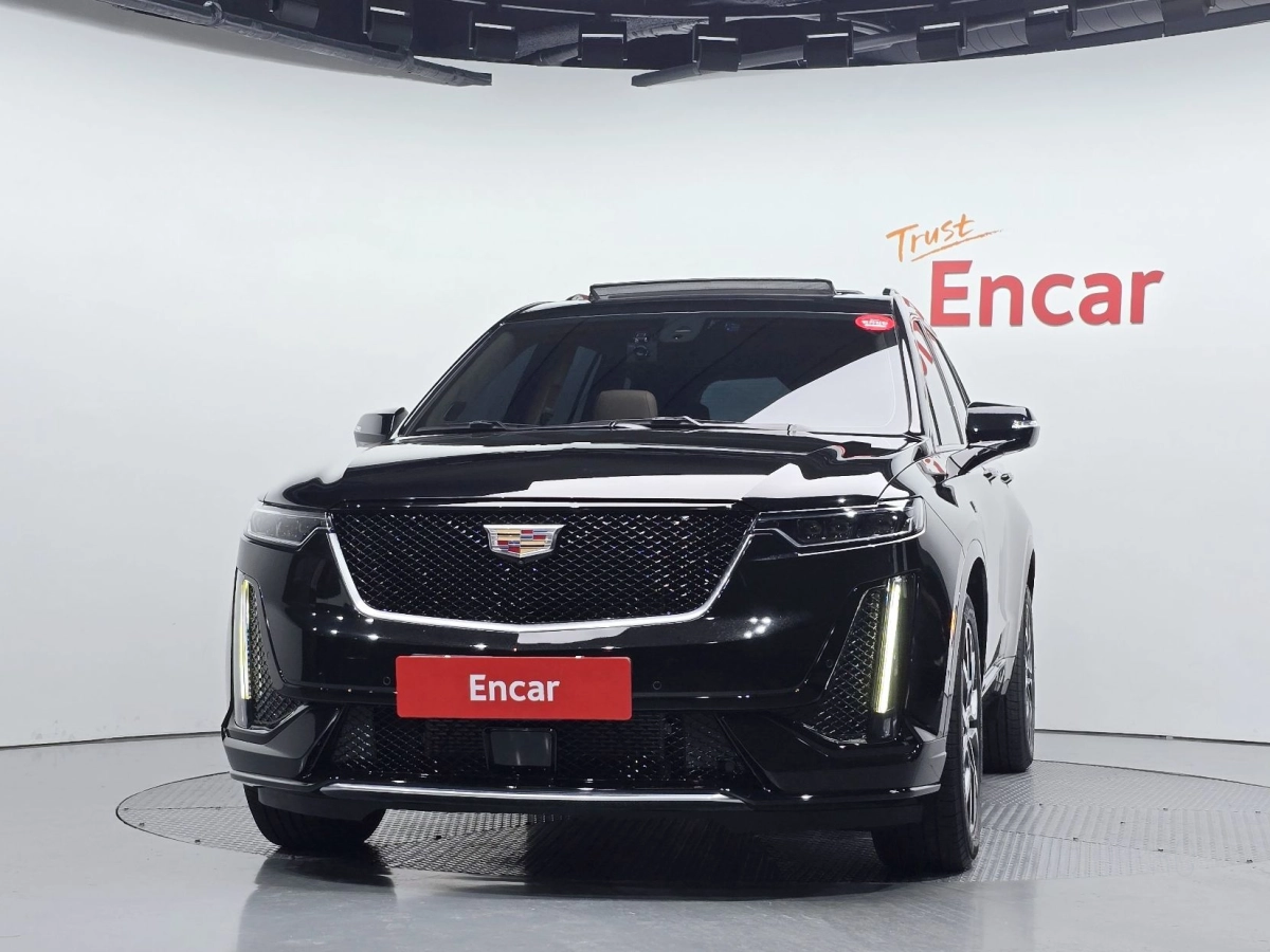 CADILLAC XT6