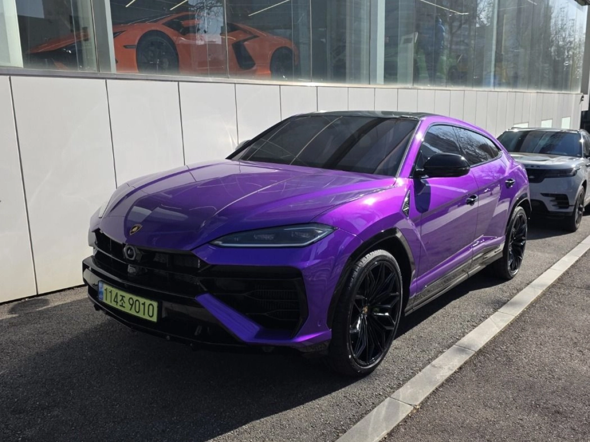 LAMBORGHINI URUS