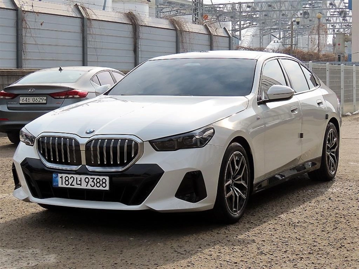 BMW 5-SERIES G60 2024