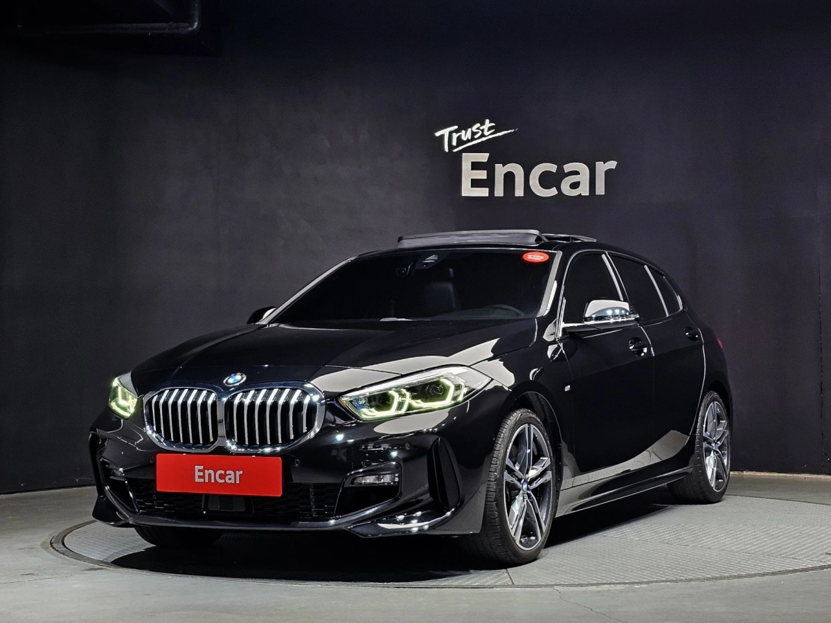 BMW 1-SERIES F40  2024