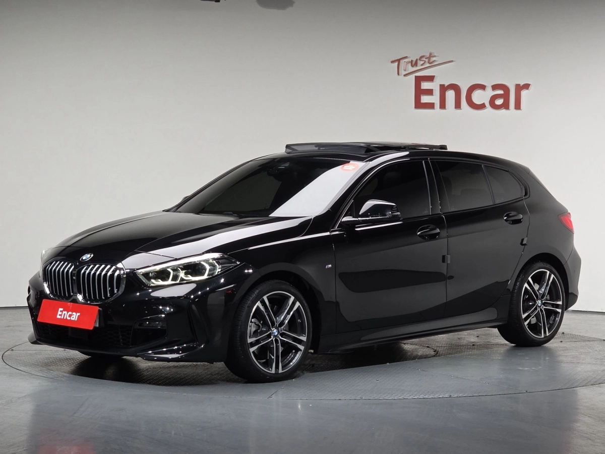 BMW 1-SERIES F40  2023