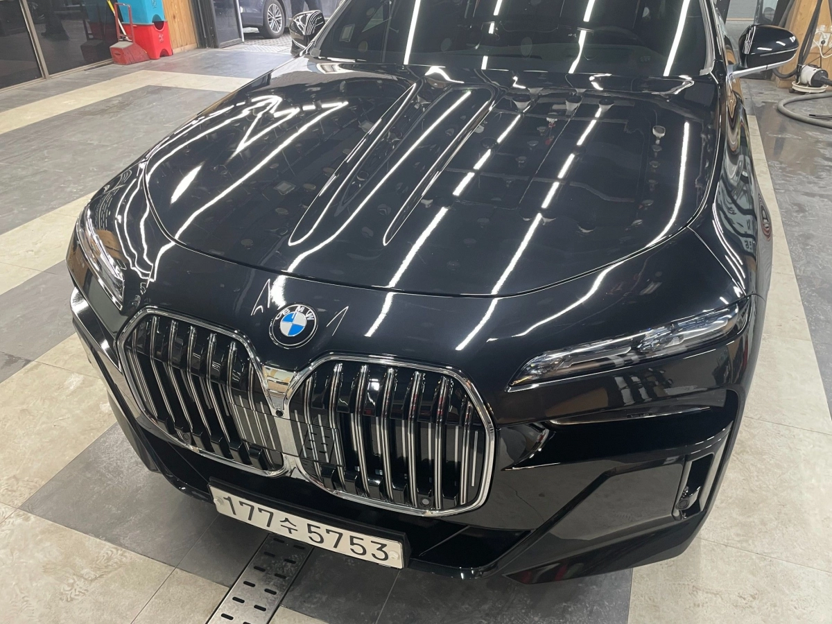 BMW 7-SERIES G70  2024