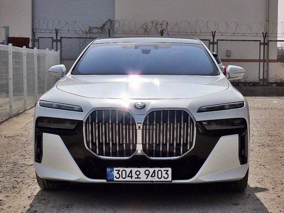 BMW 7-SERIES G70  2024