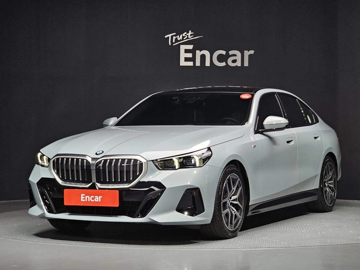 BMW 5-SERIES G60 2025