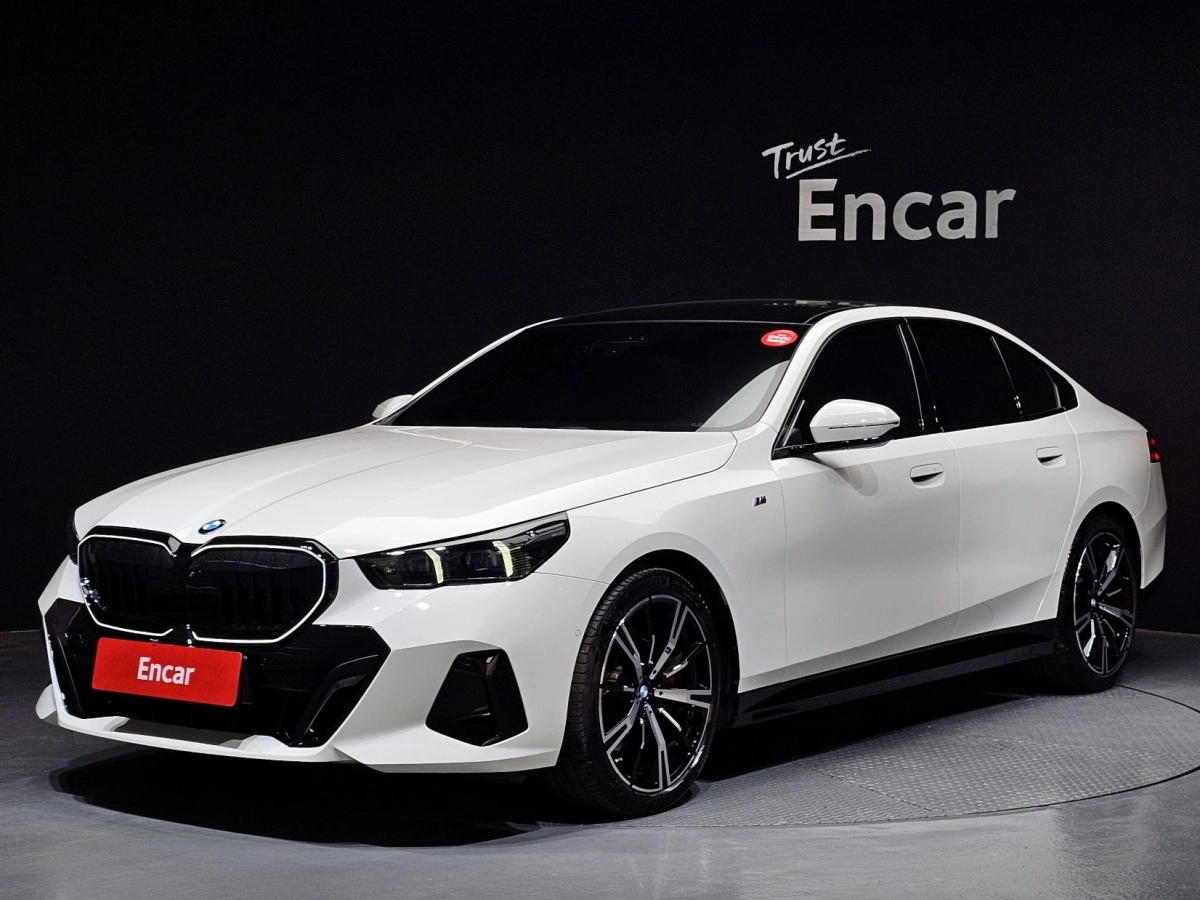 BMW 5-SERIES G60 2025