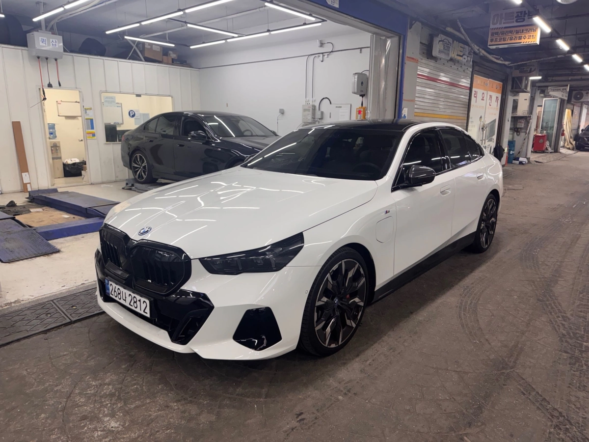 BMW 5-SERIES G60 2025