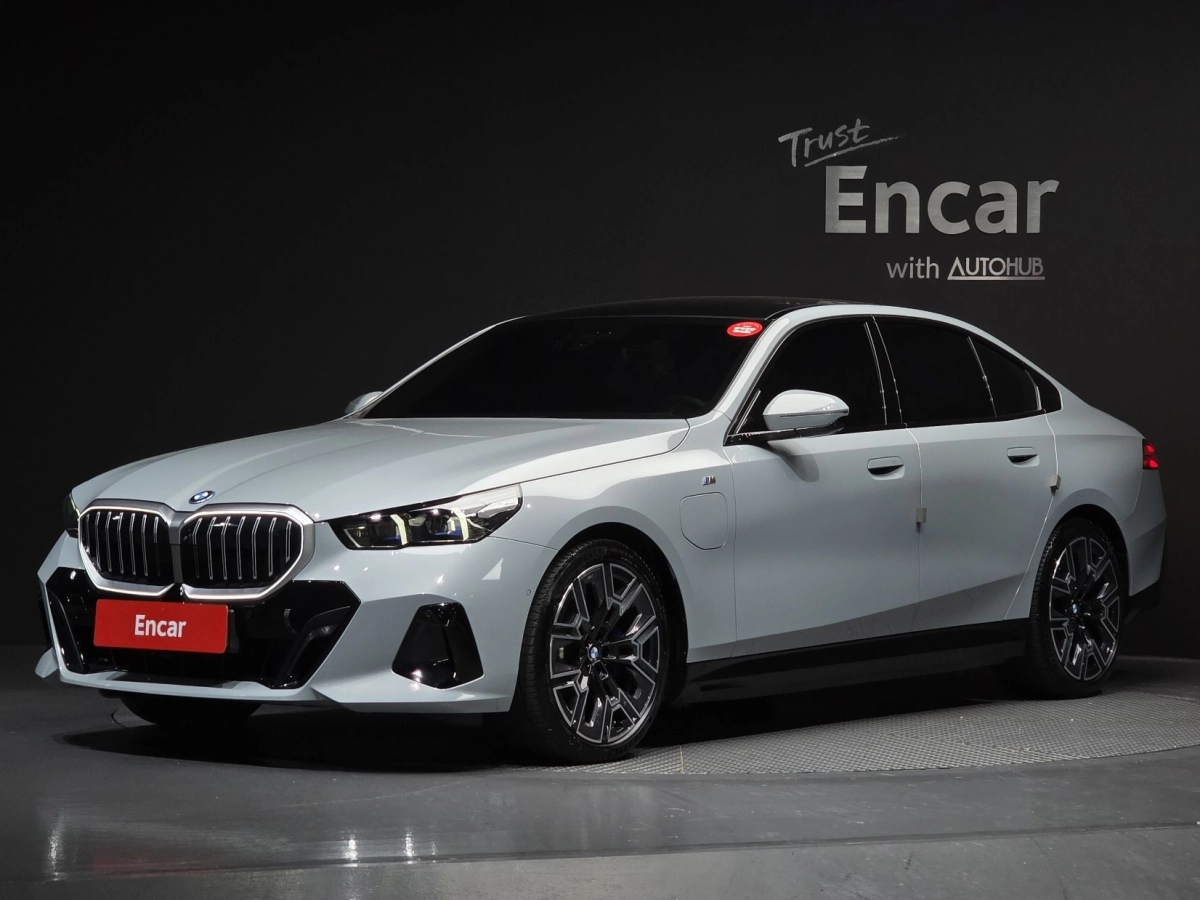 BMW 5-SERIES G60 2025