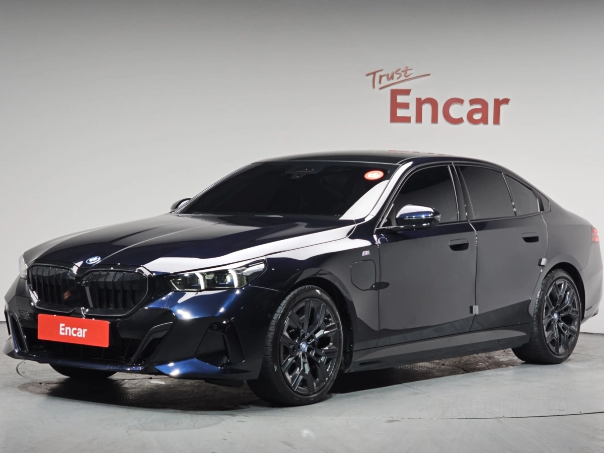 BMW 5-SERIES G60 2025