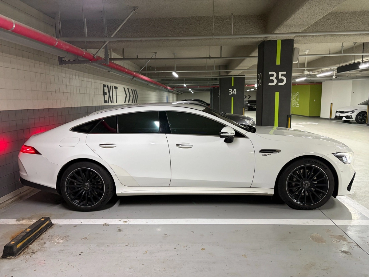 MERCEDES BENZ AMG GT