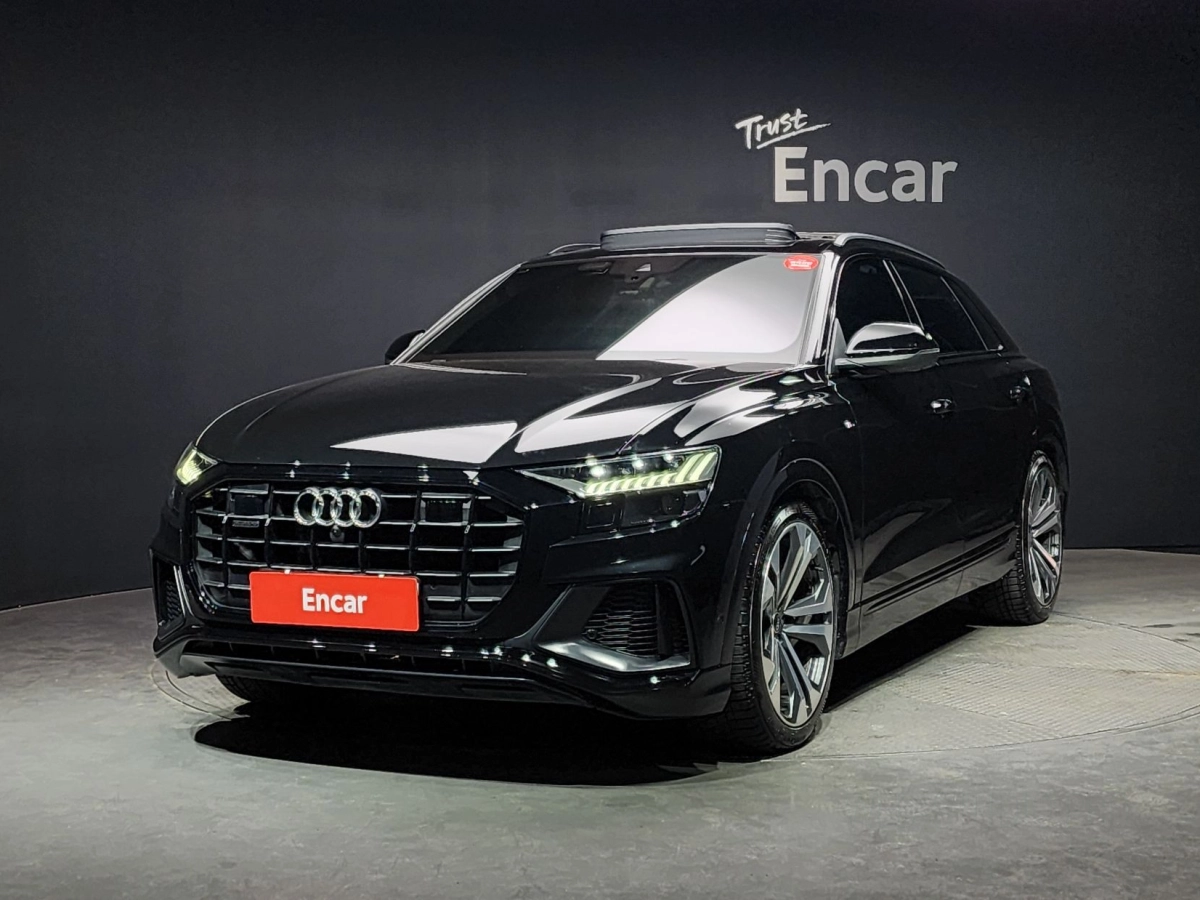 AUDI Q8 4M  2023