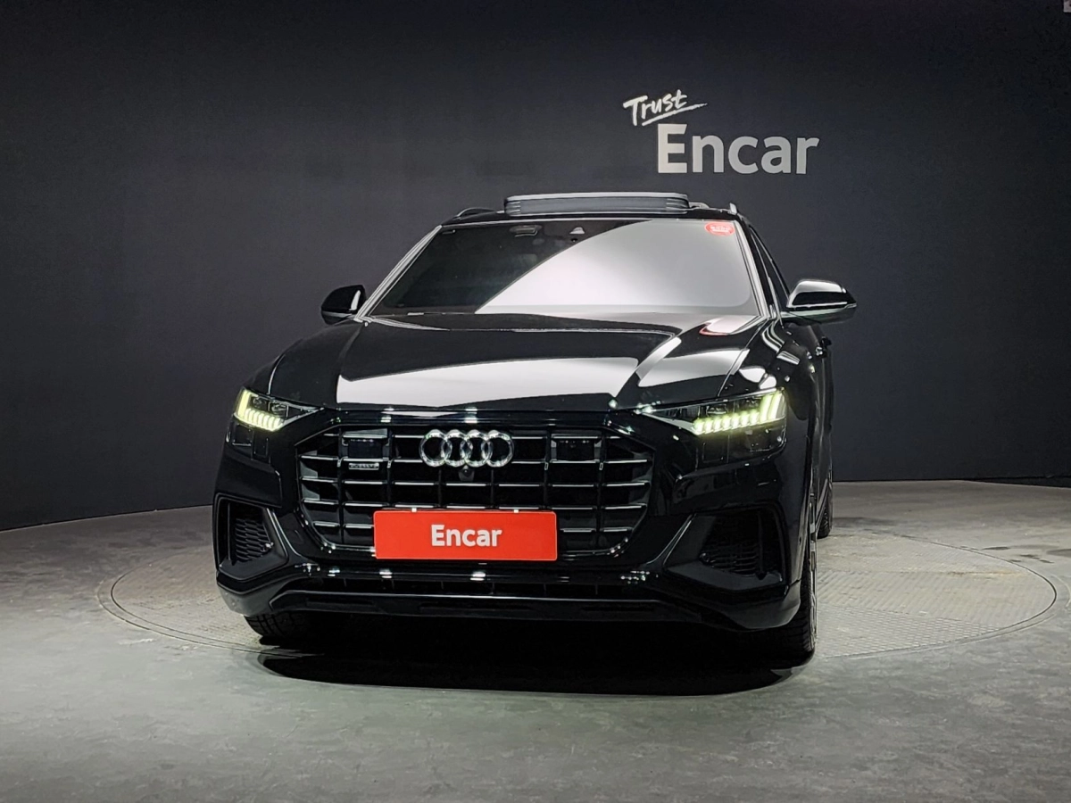 AUDI Q8 4M