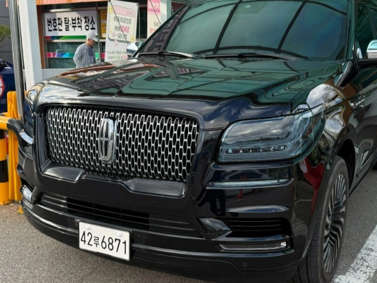 LINCOLN NAVIGATOR