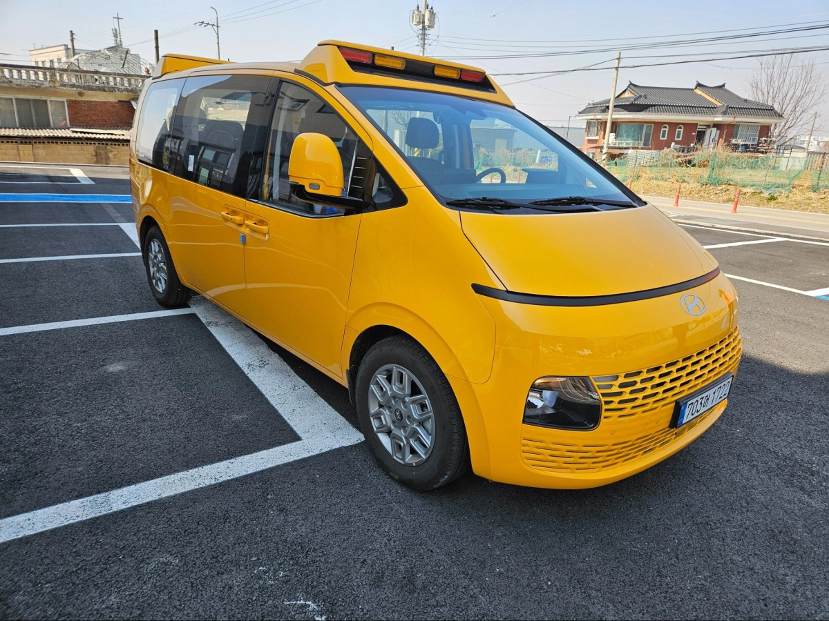 HYUNDAI STARIA  2025