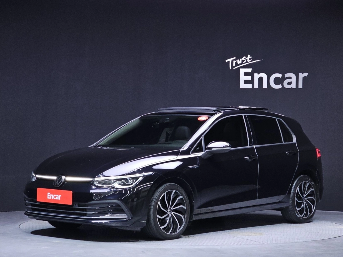 VOLKSWAGEN GOLF 2023