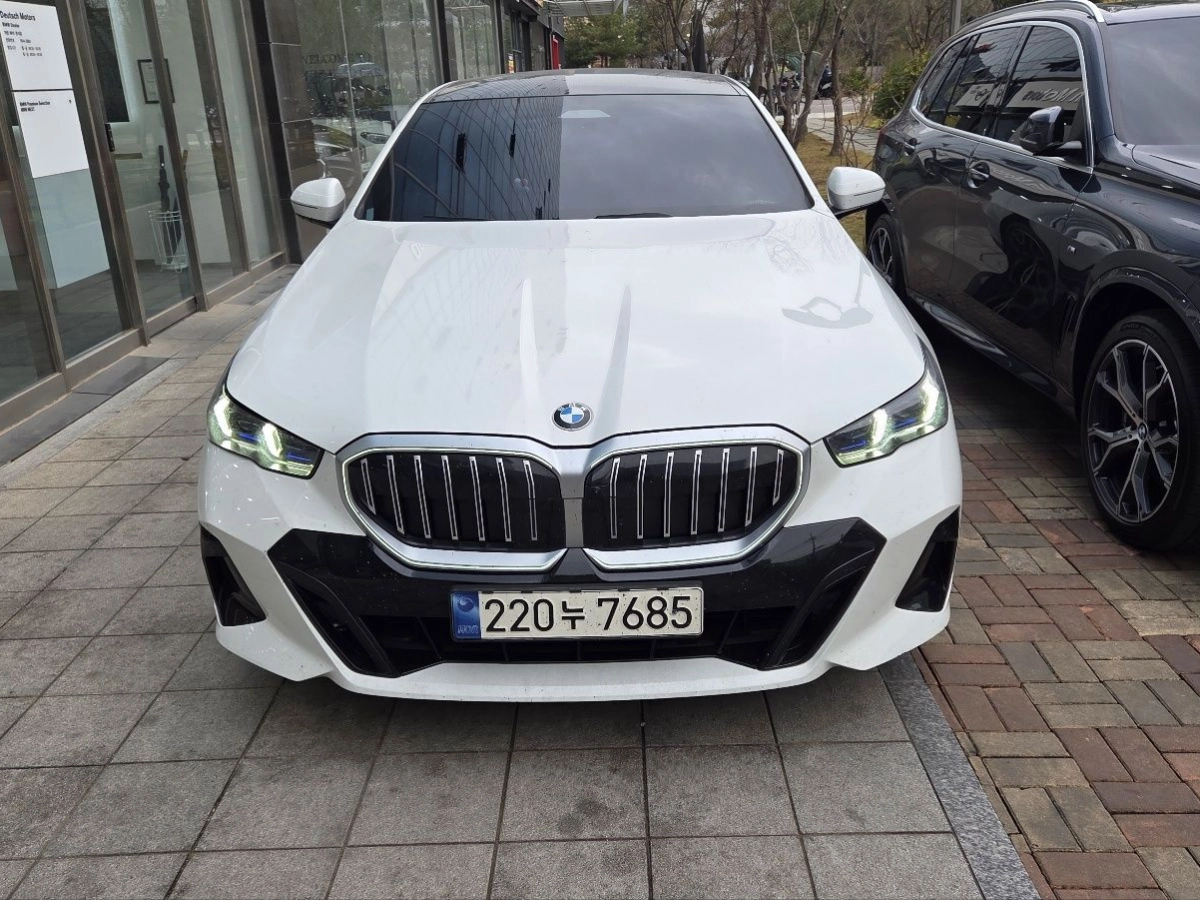 BMW 5-SERIES G60 2023