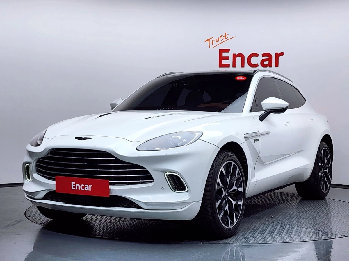 ASTON MARTIN DBX  2021