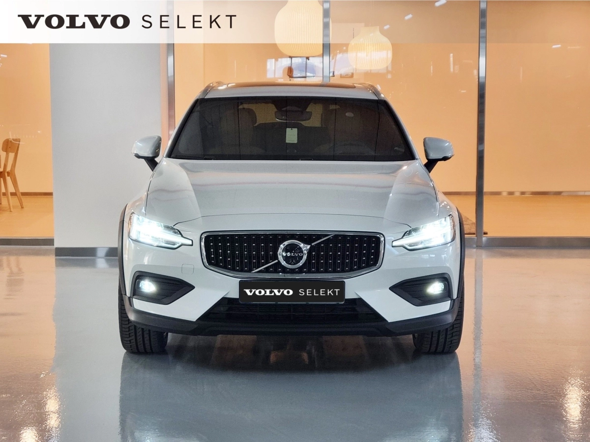 VOLVO V60 CROSS COUNTRY