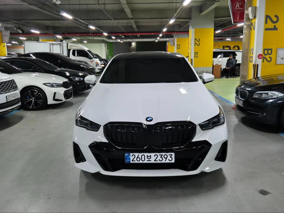 BMW 5-SERIES G60  2025