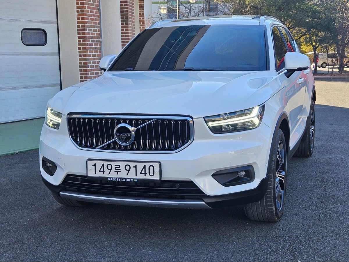 VOLVO XC40