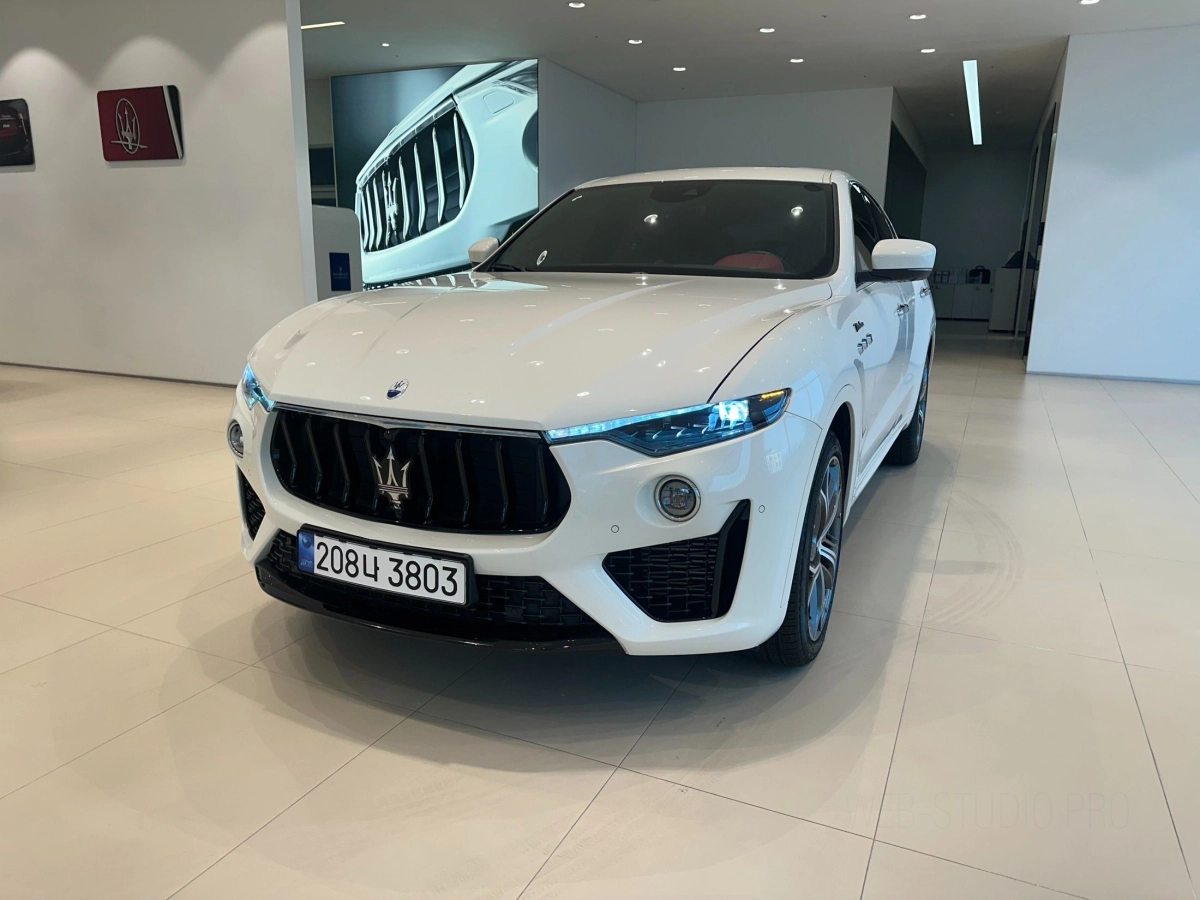 MASERATI LEVANTE  2023