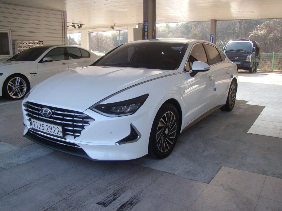 HYUNDAI SONATA HYBRID DN8