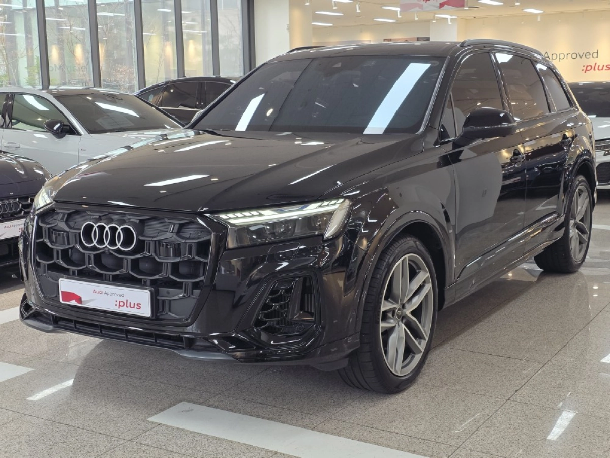 AUDI Q7 4M  2024