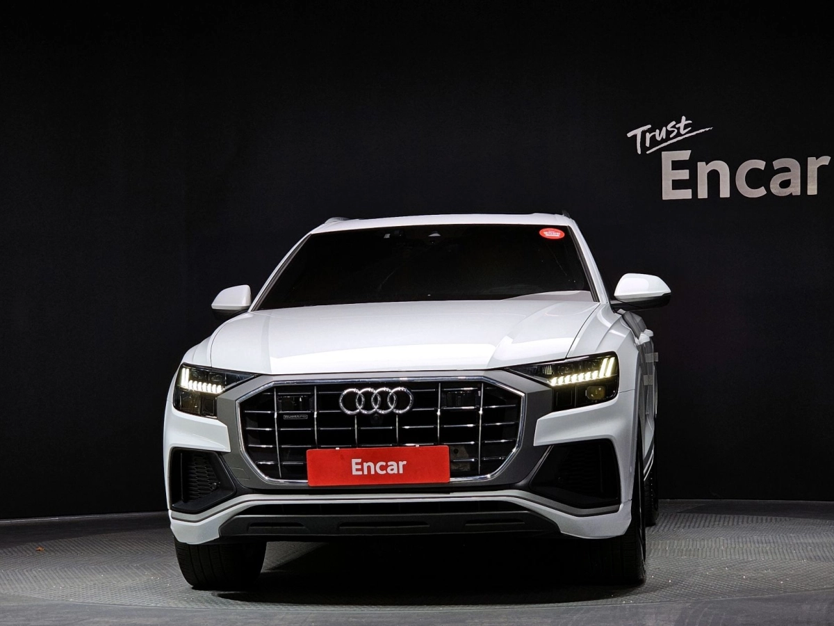 AUDI Q8 4M