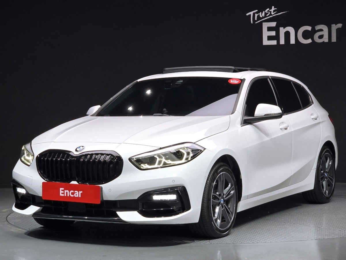 BMW 1-SERIES F40  2022