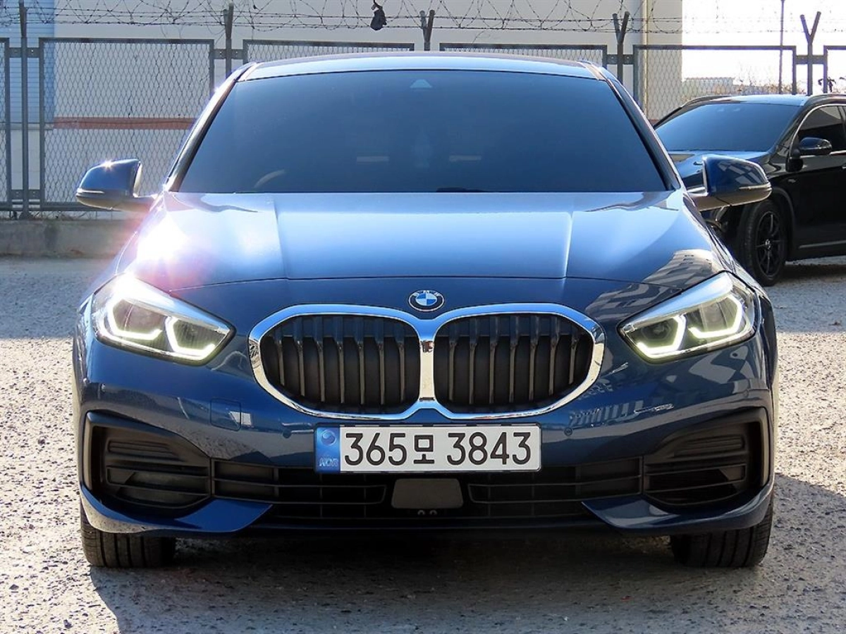 BMW 1-SERIES F40  2022