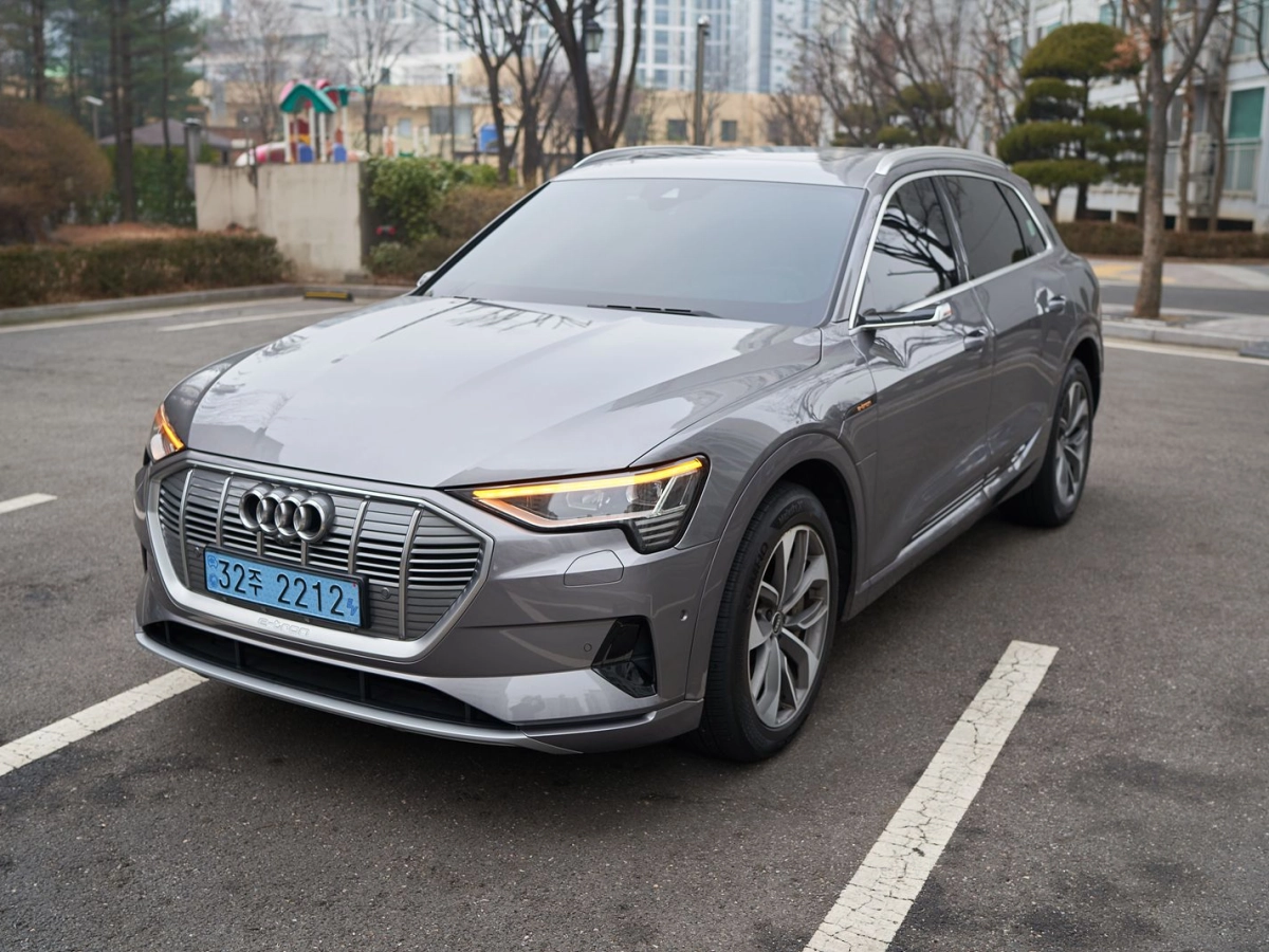 AUDI E-TRON  2021