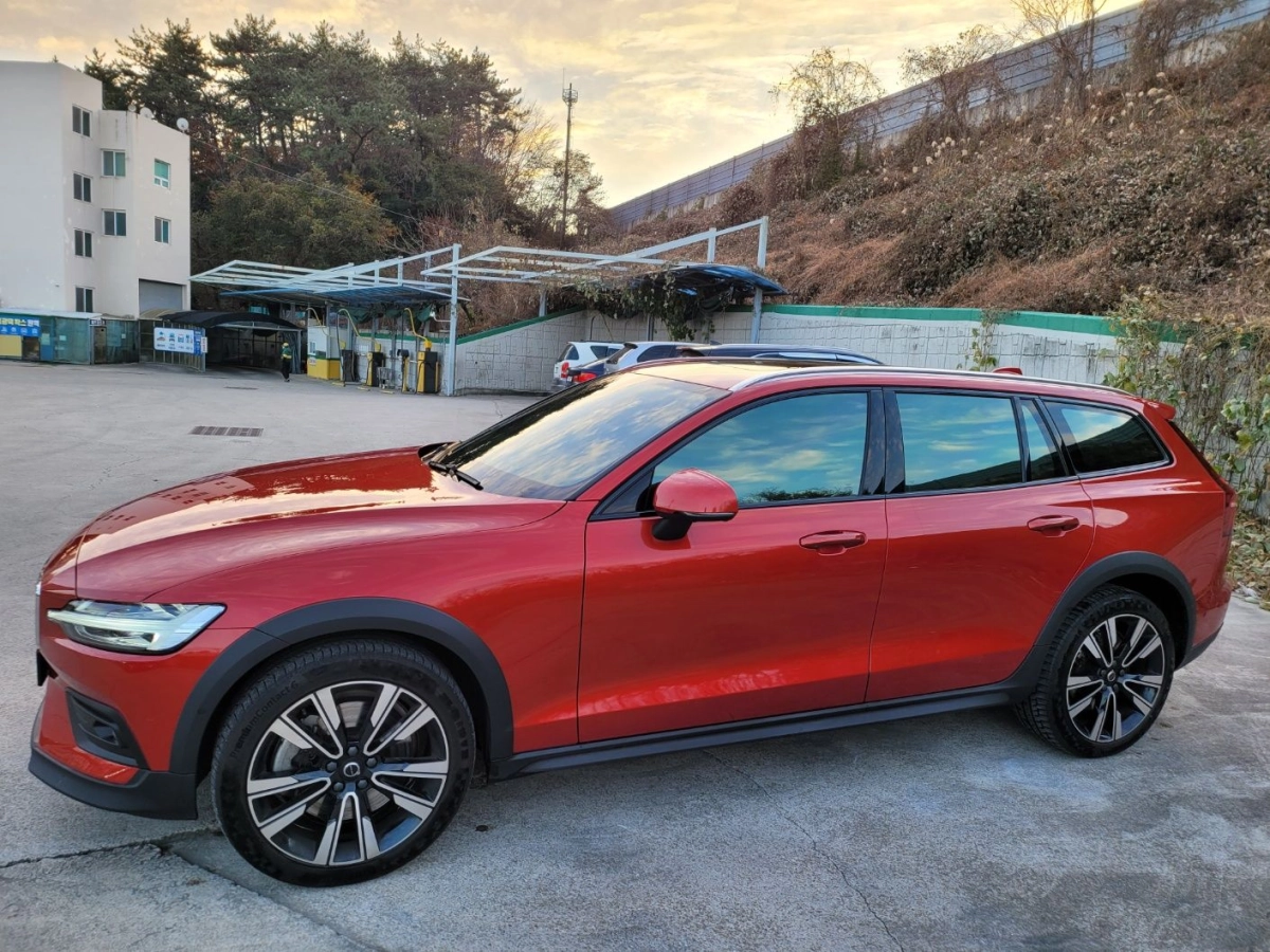 VOLVO V60 CROSS COUNTRY 2022