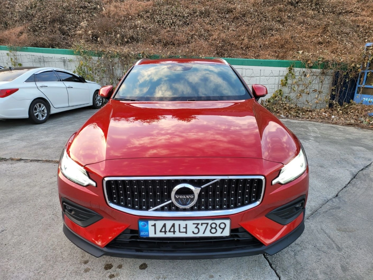 VOLVO V60 CROSS COUNTRY