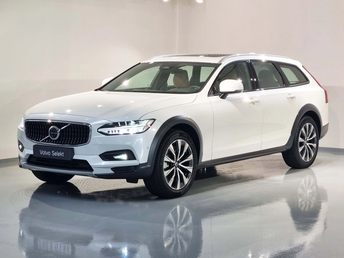 VOLVO V90 CROSS COUNTRY 2025