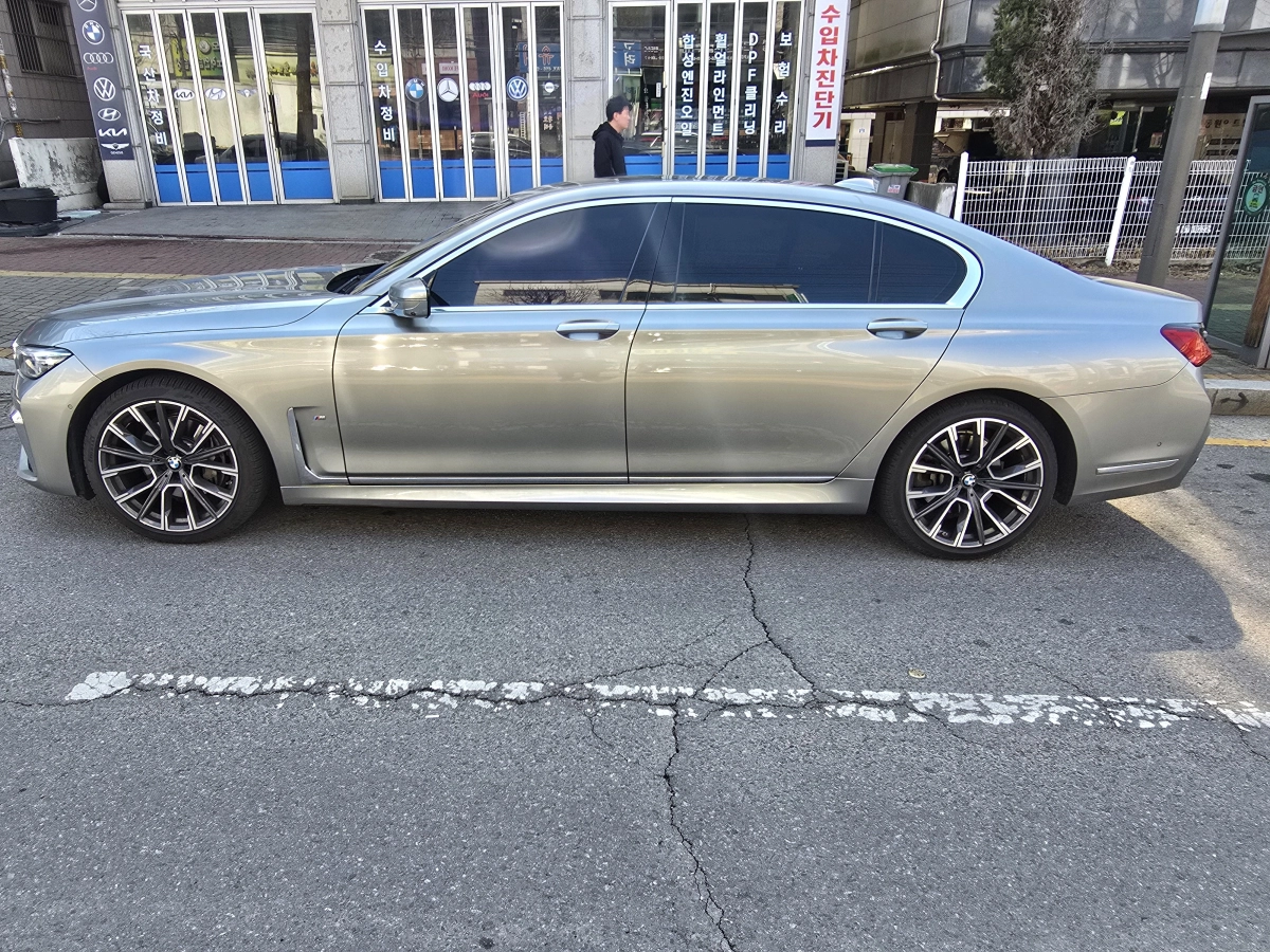 BMW 7-SERIES G11  2020