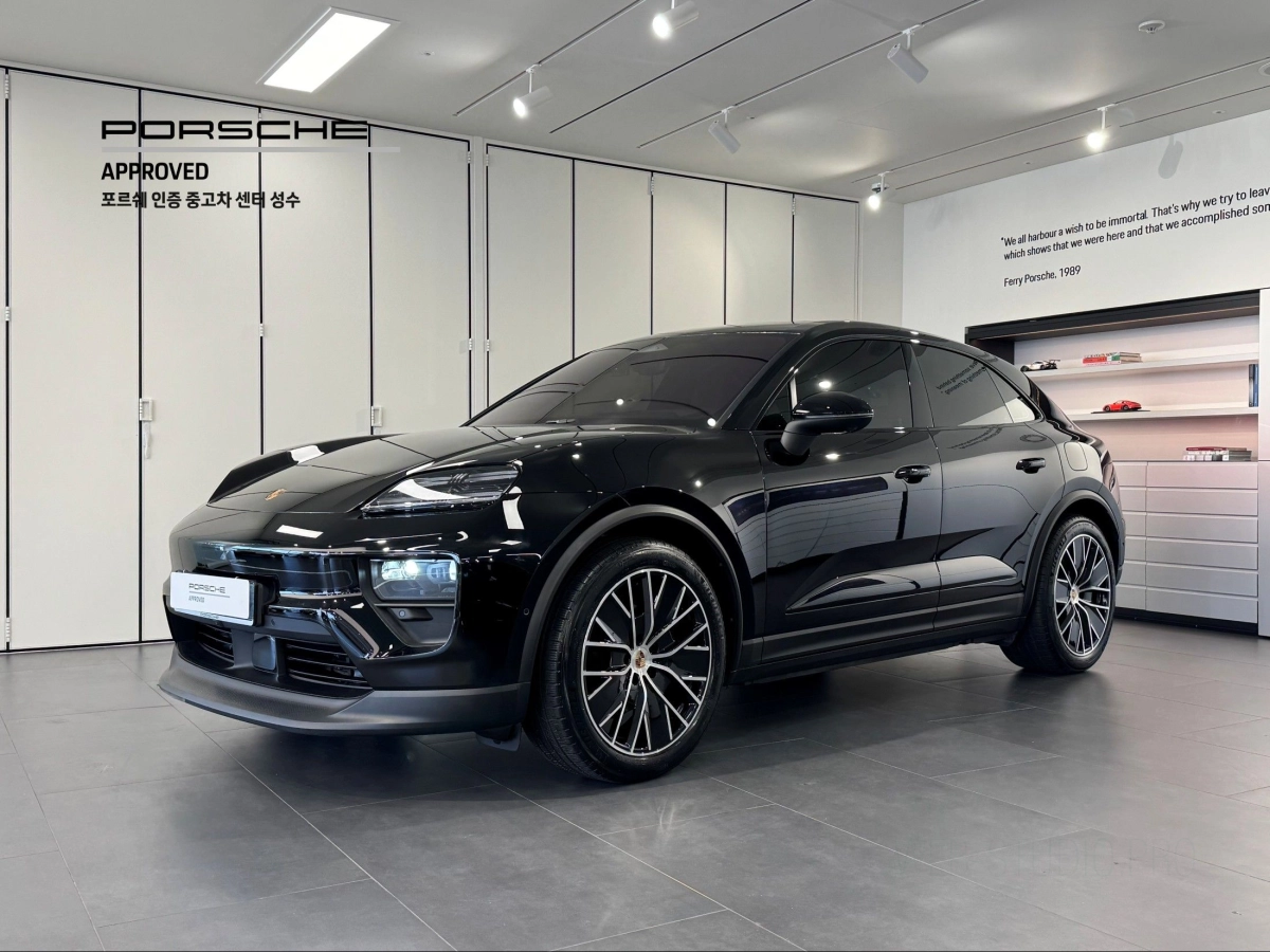 PORSCHE MACAN EV  2025