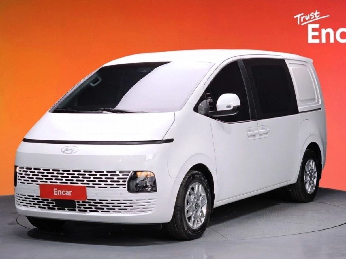 HYUNDAI STARIA  2025