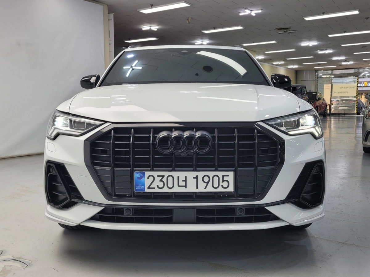 AUDI Q3 F3