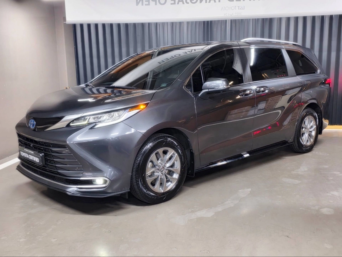 TOYOTA SIENNA 2025