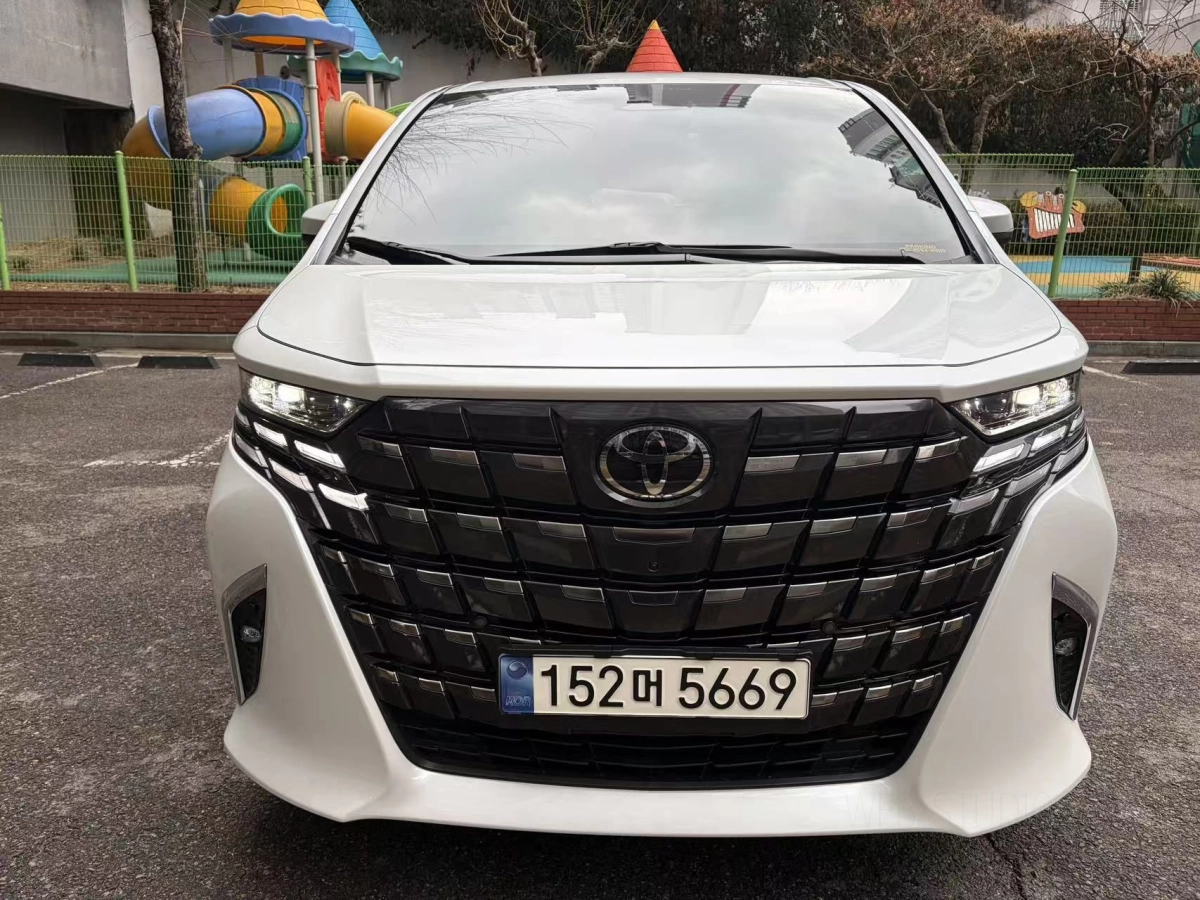 TOYOTA ALPHARD 2024
