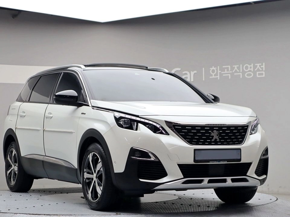 PEUGEOT 5008