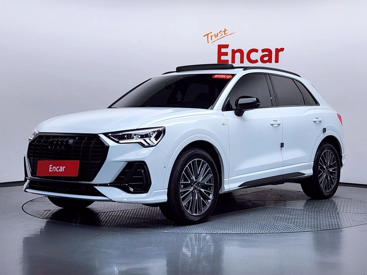 AUDI Q3 F3