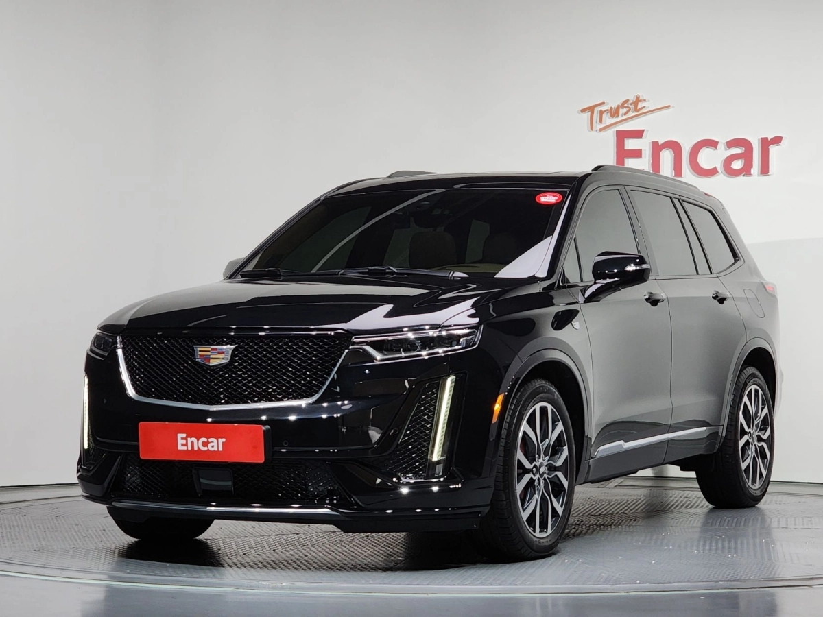 CADILLAC XT6
