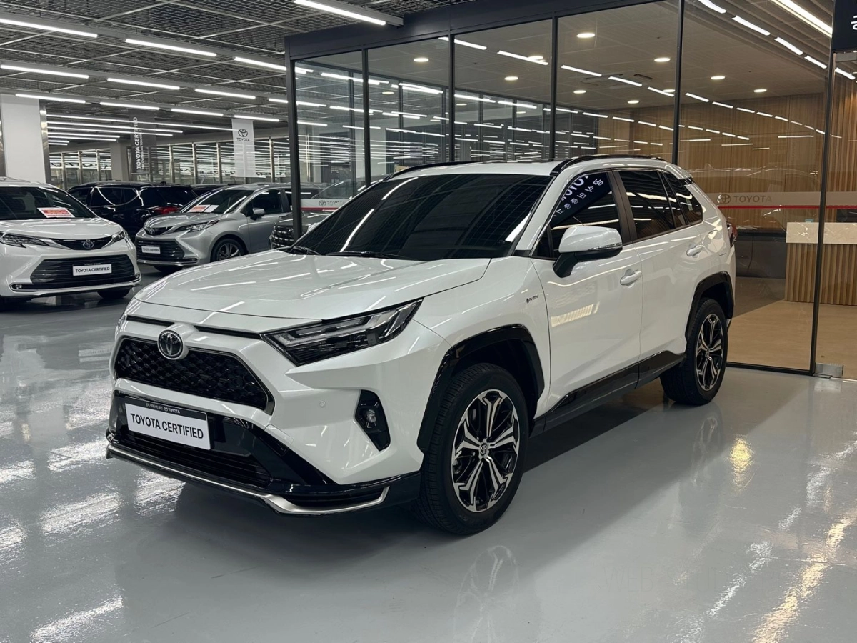 TOYOTA RAV4 2025